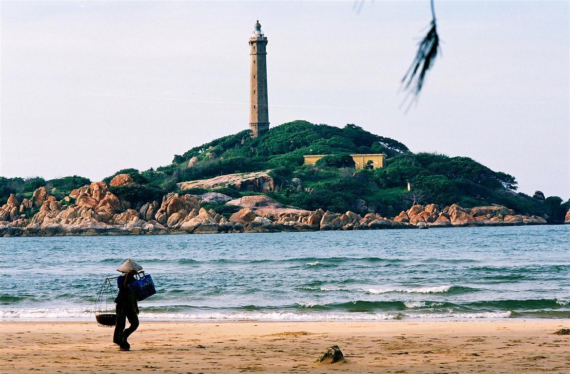 Mũi Kê Gà và ngọn hải đăng biển