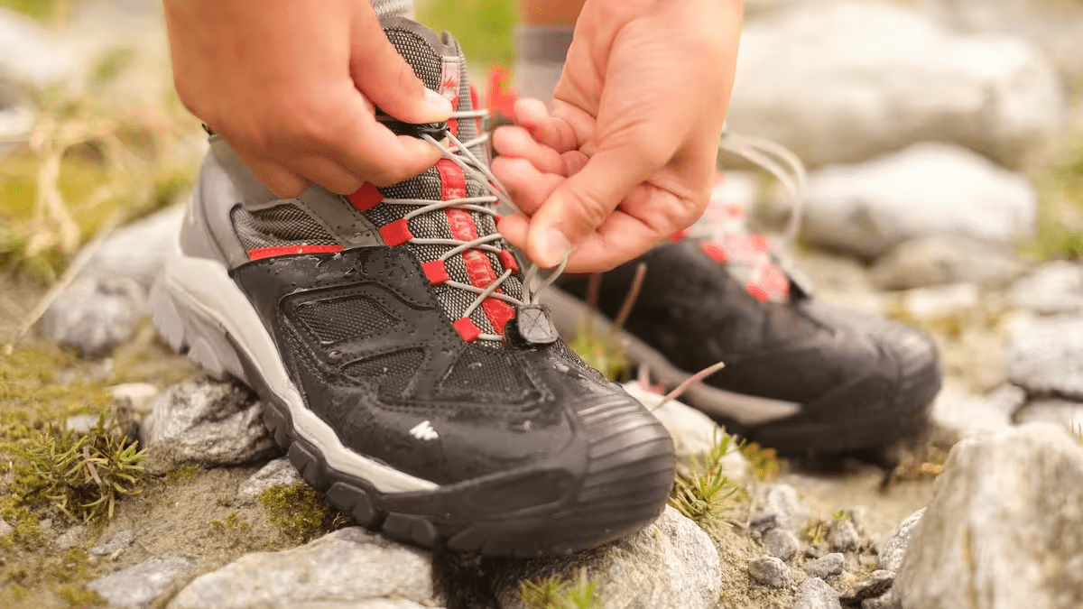 Buộc dây giày leo núi đúng cách