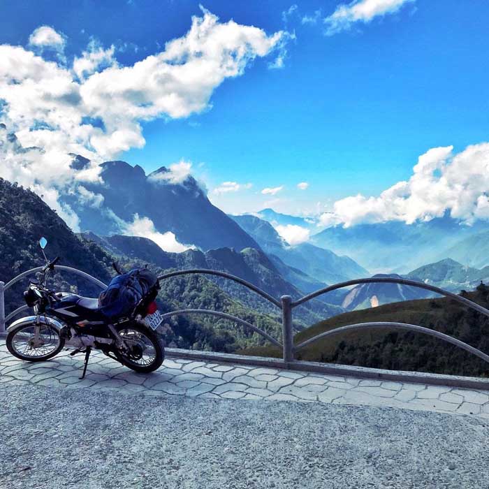 Xe máy leo đèo Ô Quy Hồ